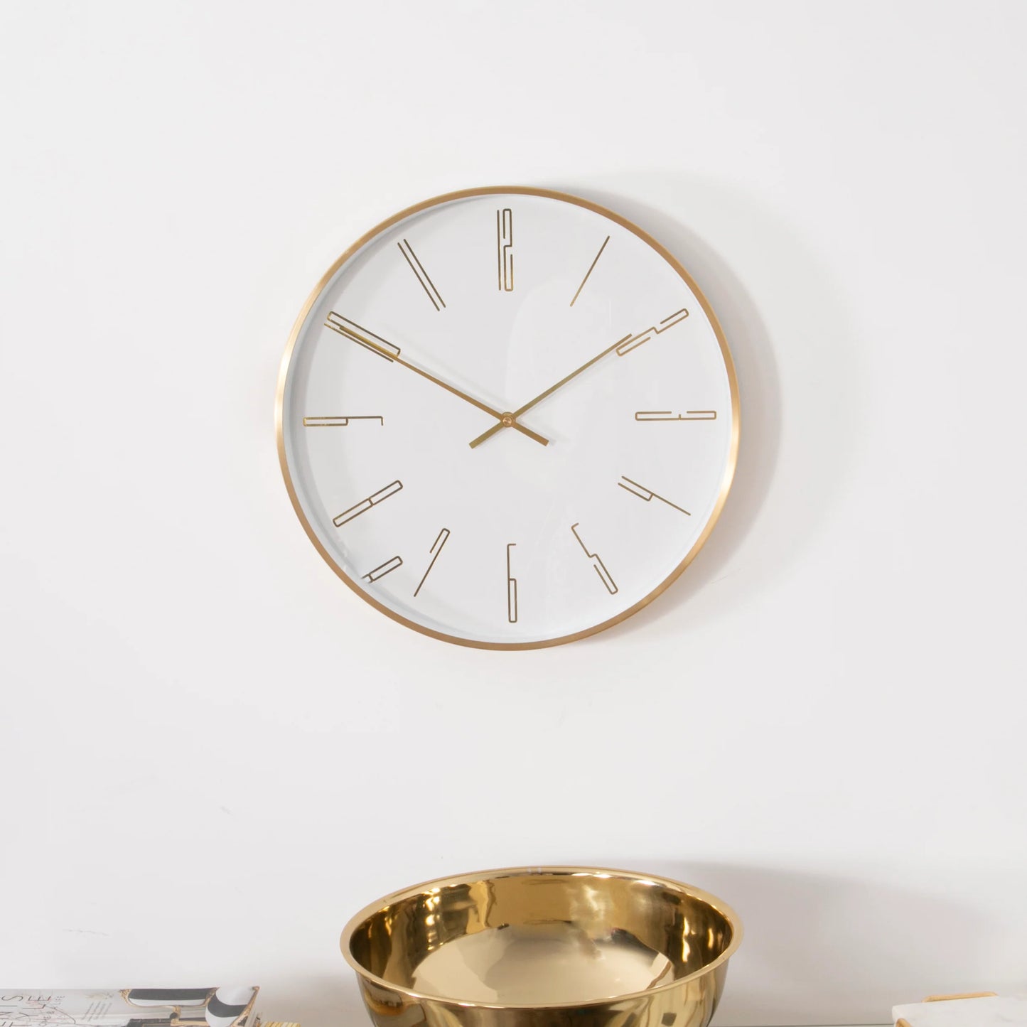 Gold 16" Modern Analogue Clock - Oakavia