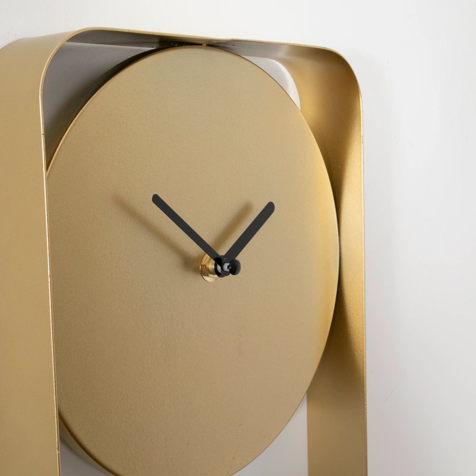 Modern Gold Metal Wall Clock - Oakavia