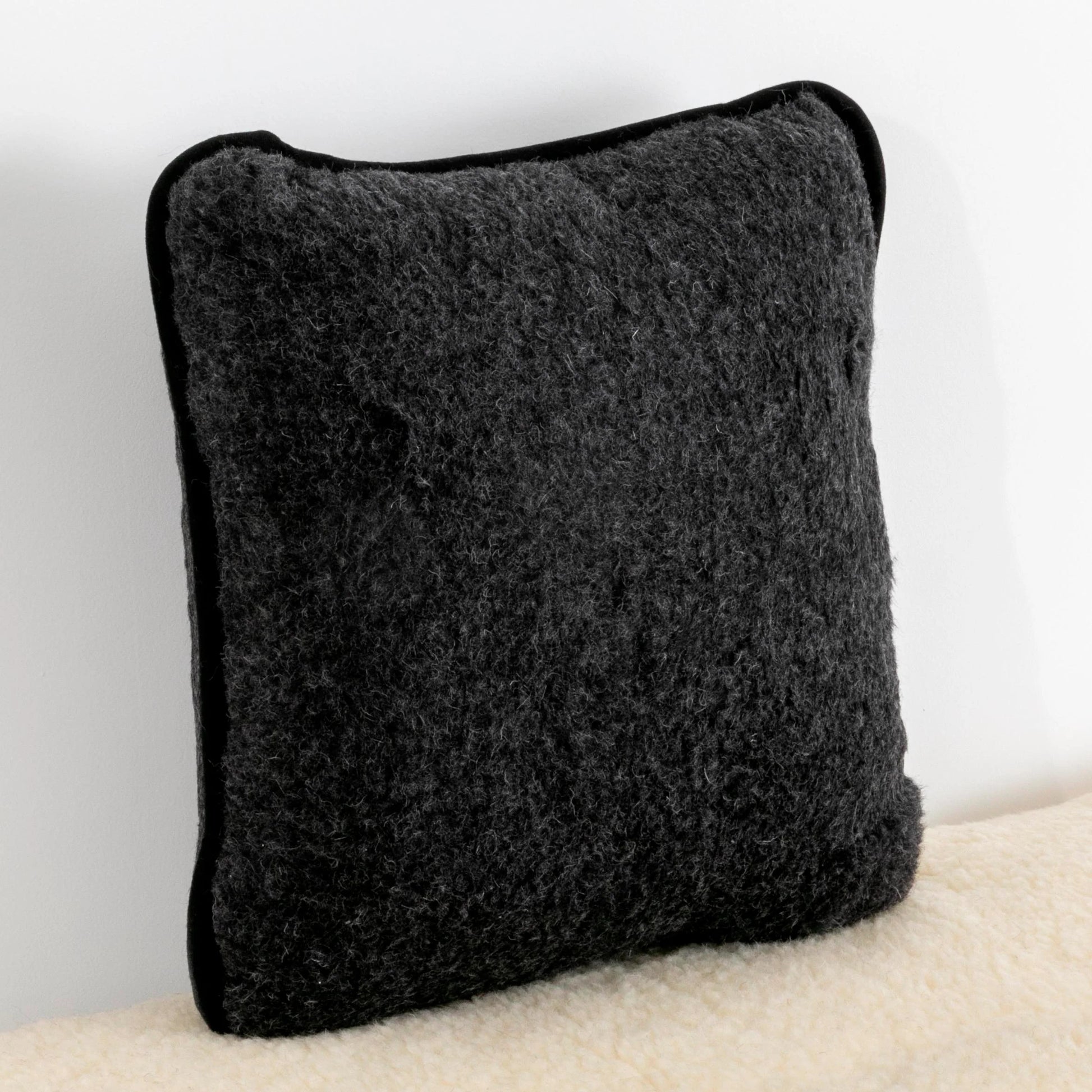 Merino Wool Pillow - Black 45 x 45cm - Oakavia