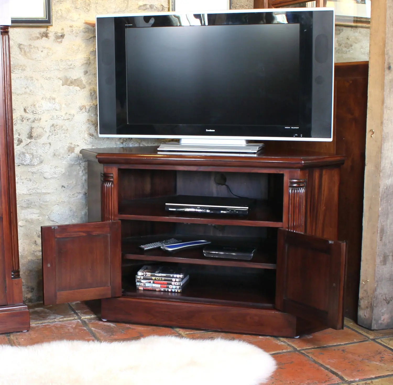 Wood Furniture UK - Shop La Roque Corner Television Cabinet - Oakavia