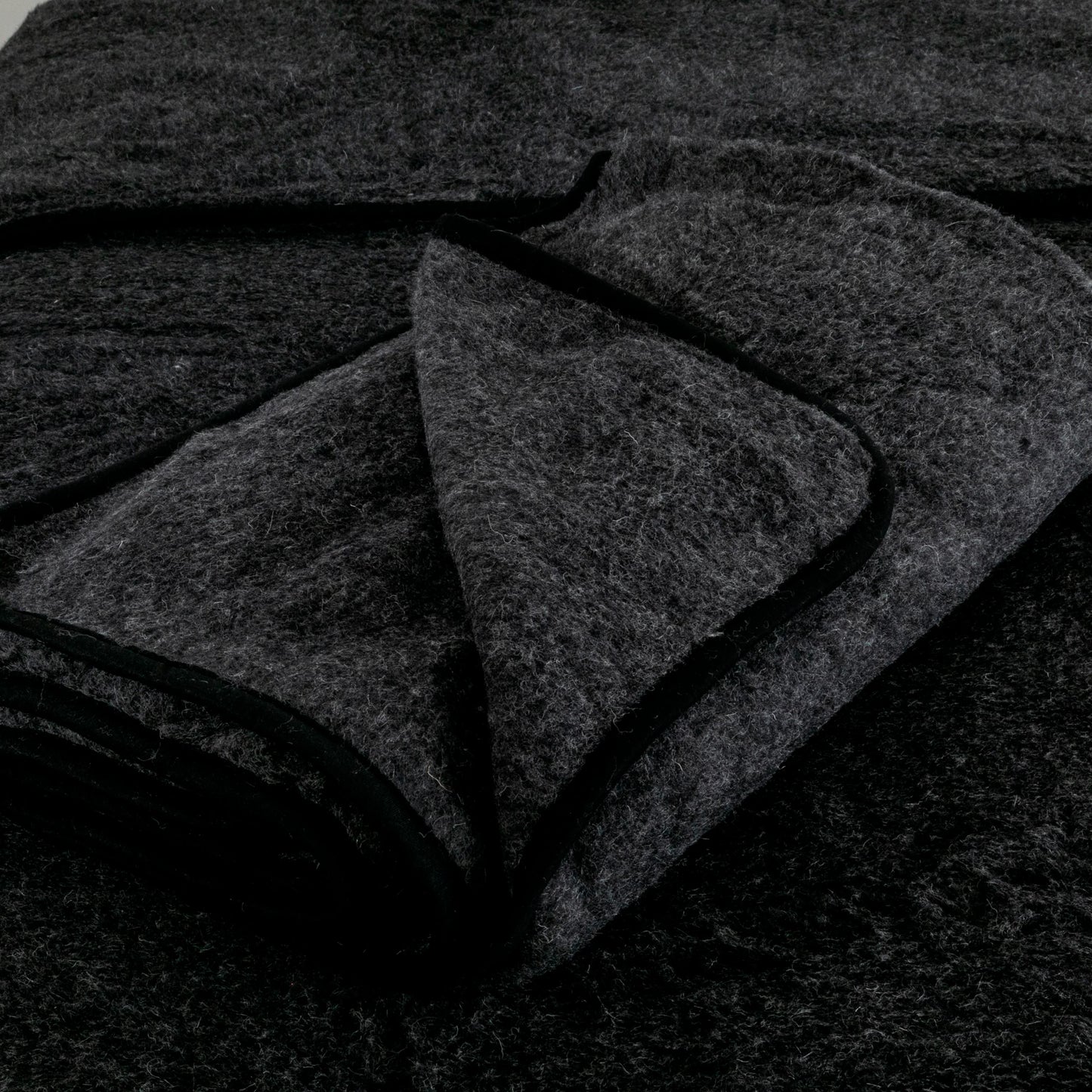 Merino Wool Blanket 220x200 - Black - Oakavia