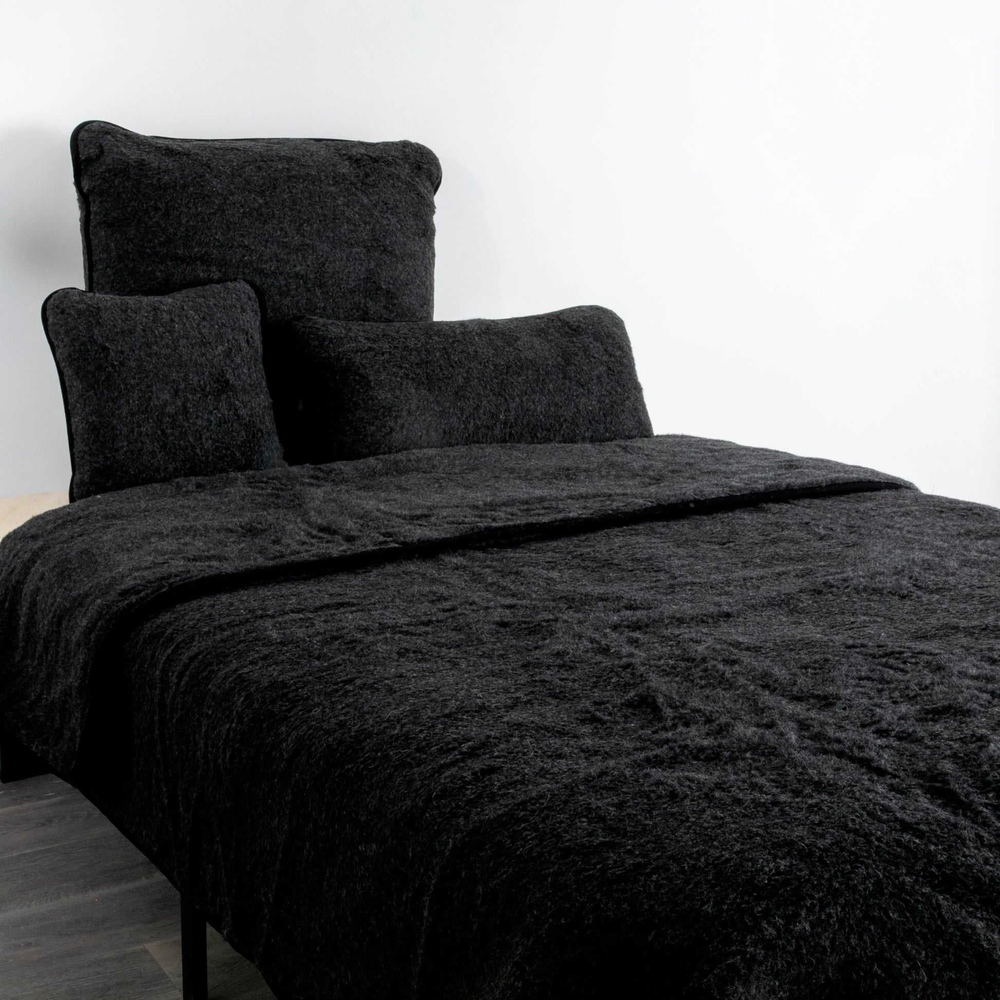 Merino Wool Quilt - Black 200 x 200cm - Oakavia