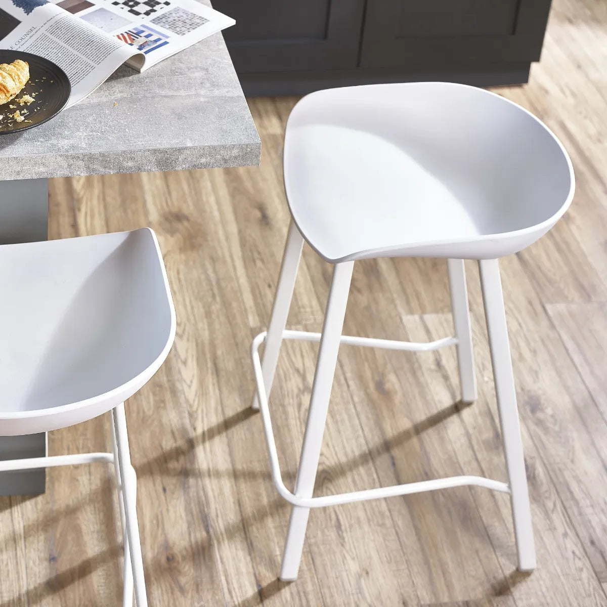 RENZO BAR STOOL WHITE Julian Bowen