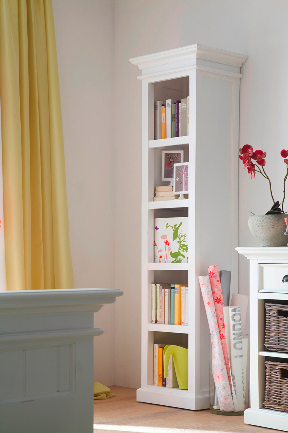 NovaSolo Halifax Classic White Bookshelf - Oakavia